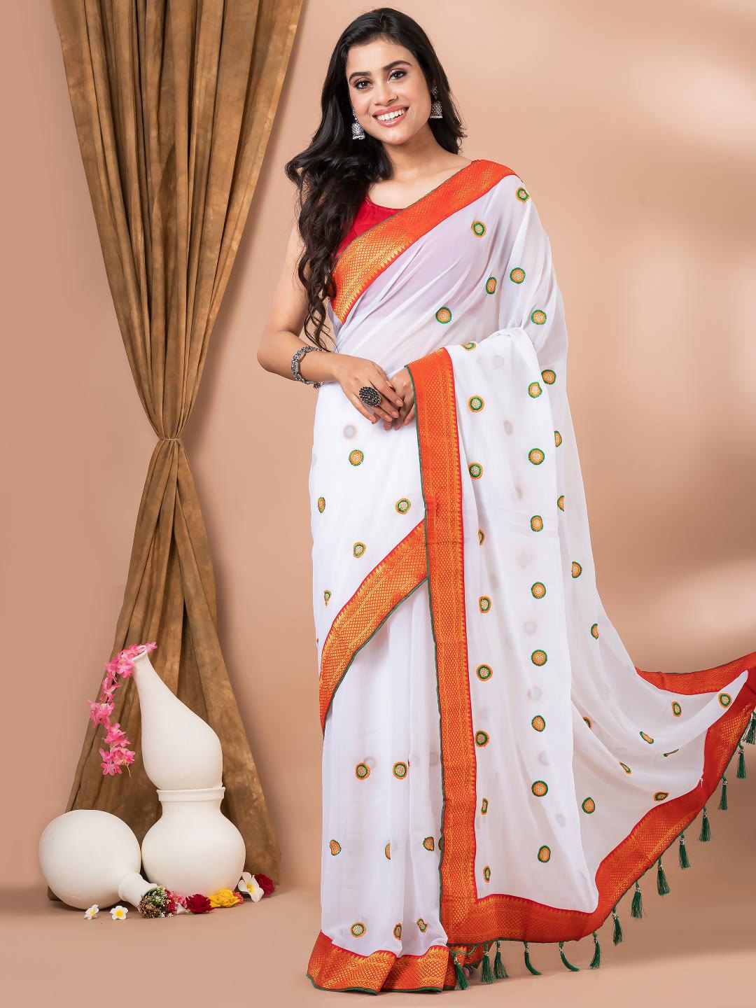 

MAHALASA Geometric Embroidered Woven Design Zari Saree, White