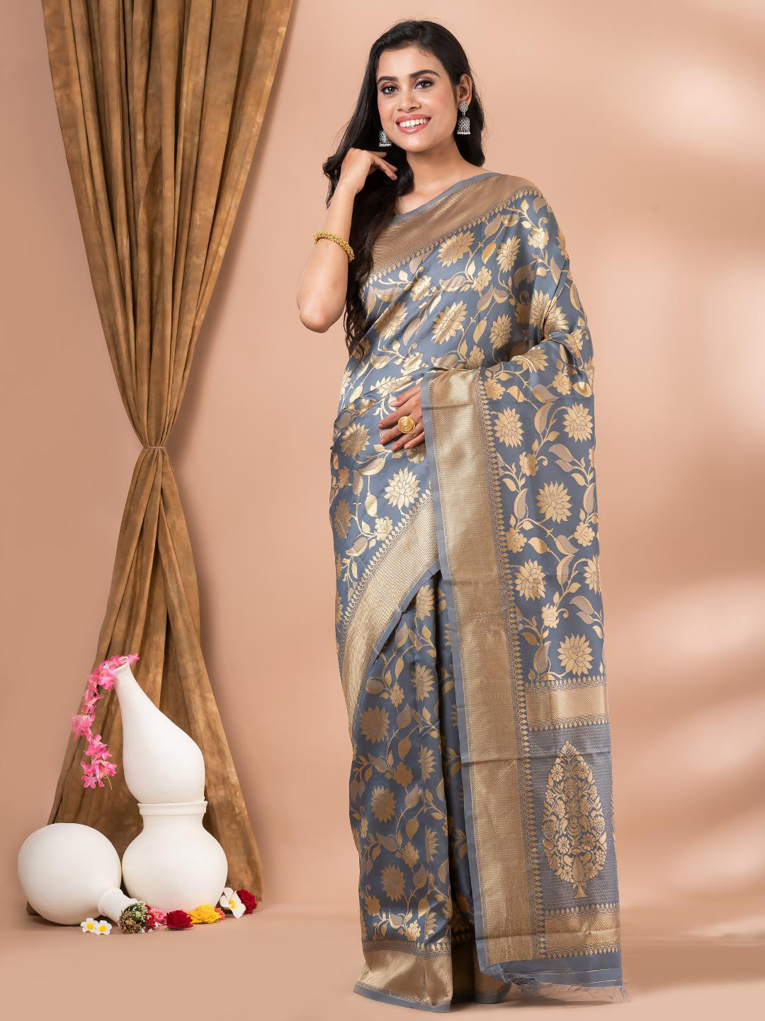 

MAHALASA Grey and GoldToned Cotton Ethnic Woven Design Saree