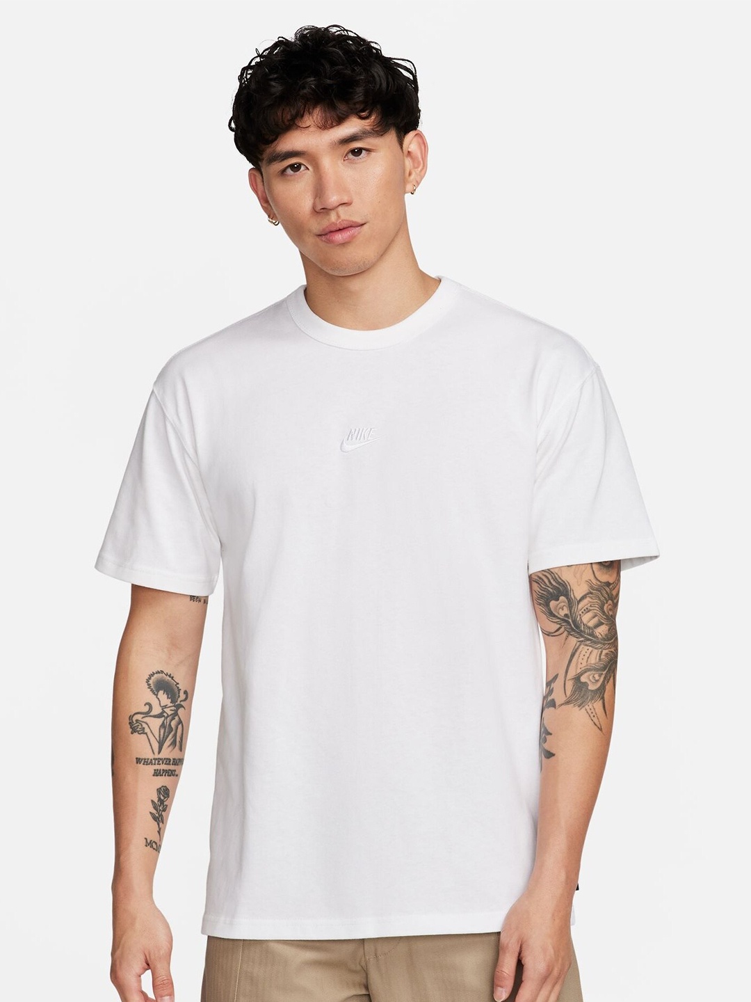 

Nike Sportswear Premium Essentials T-Shirt, White