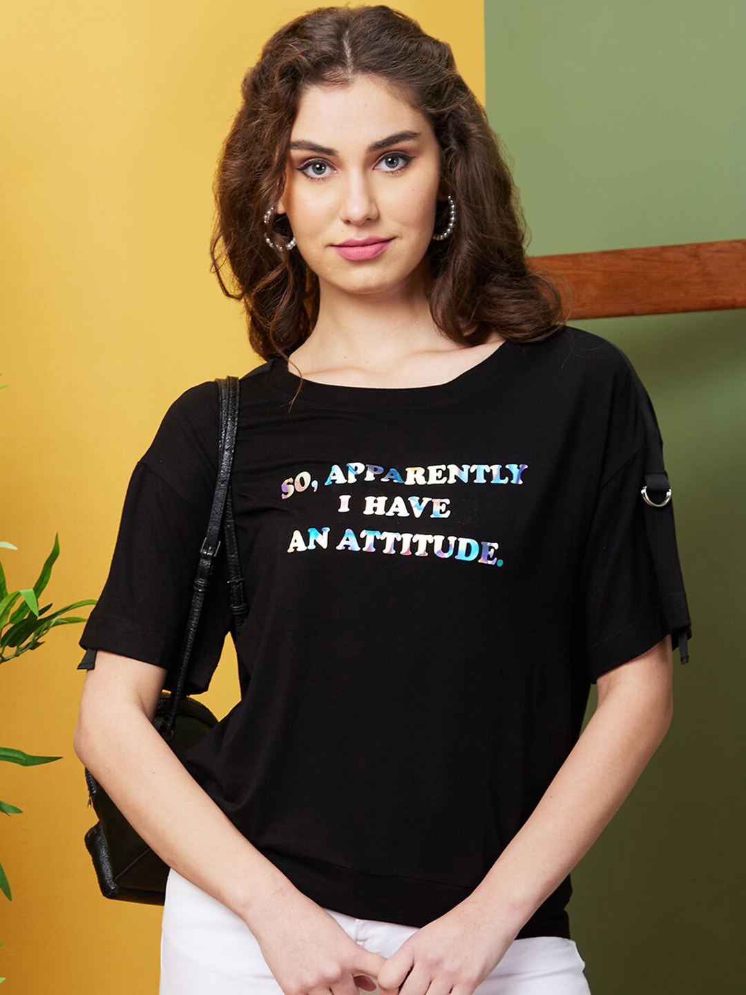 

Globus Black & White Typography Printed Round Neck T-shirt