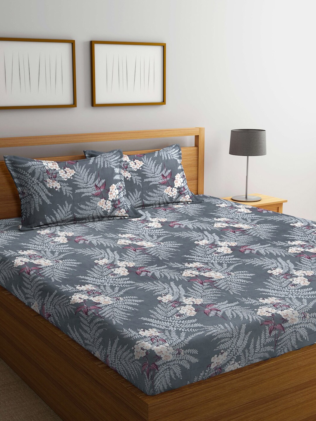 

Arrabi Grey & White Floral Printed 300 TC King Bedsheet with 2 Pillow Covers
