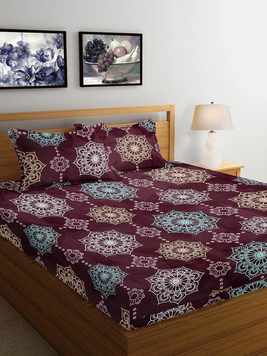 

Arrabi Violet & White Ethnic Motifs Printed 300 TC King Bedsheet with 2 Pillow Covers