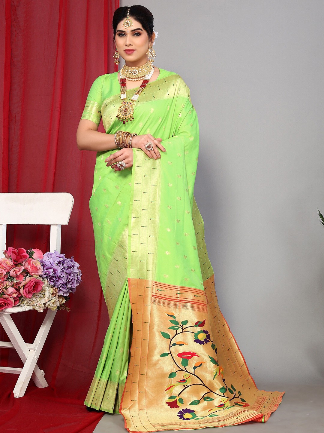 

DRESSTIVE Floral Zari Woven Design Saree, Lime green