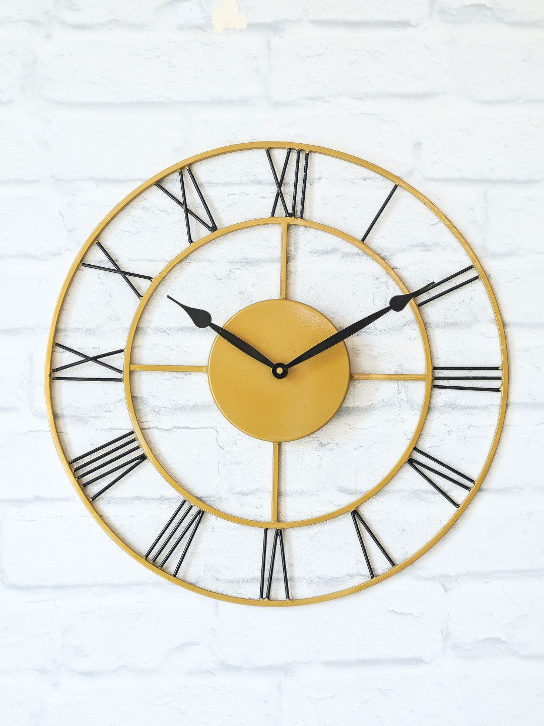 

BEHOMA Gold Toned & Black Round Shaped Vintage Wall Clock