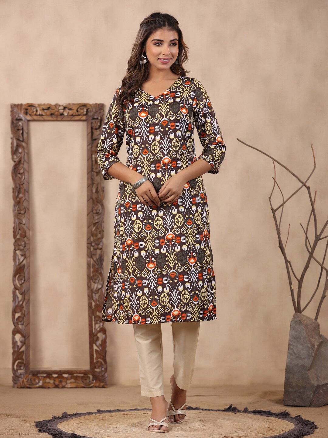 

soan Ethnic Motifs Printed V Neck Knee Length Straight Kurta, Brown