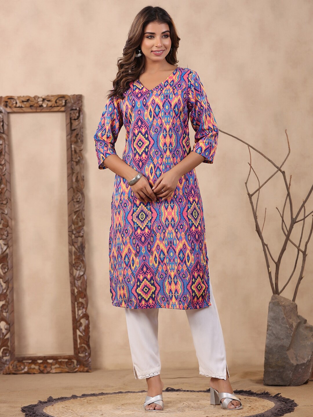 

soan Ethnic Motifs Printed V Neck Knee Length Straight Kurta, Purple