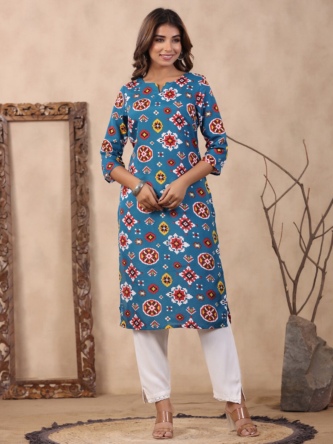 

soan Ethnic Motifs Printed Notched Neck Knee Length Straight Kurta, Blue