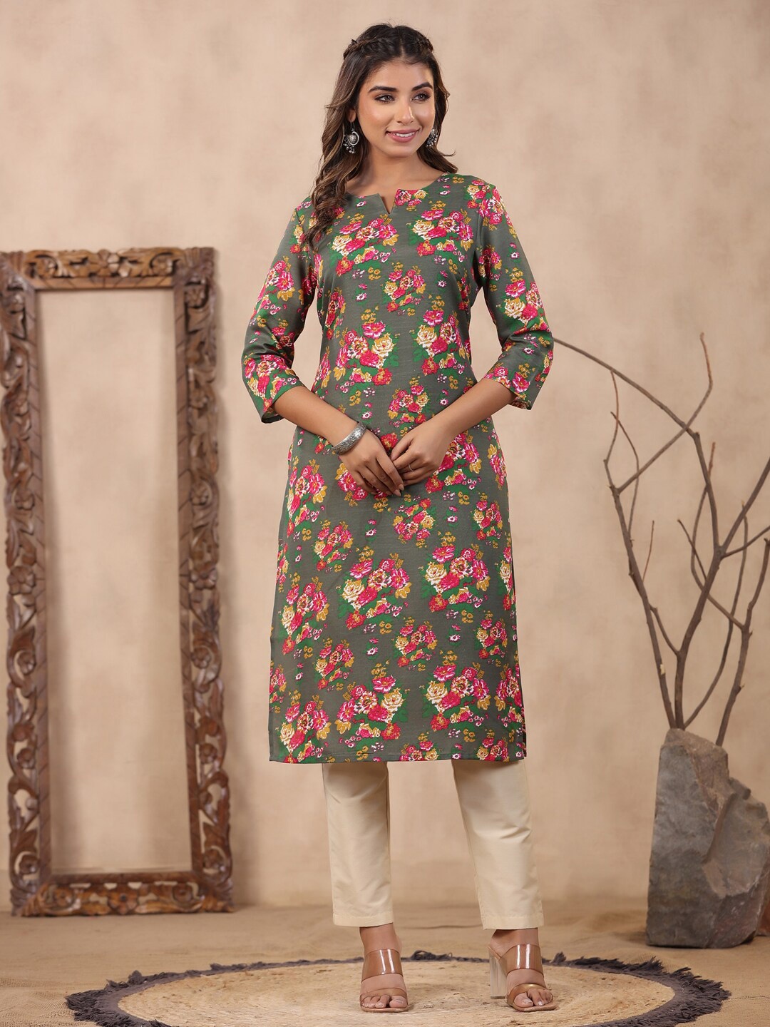 

soan Floral Printed Notched Neck Knee Length Straight Kurta, Green