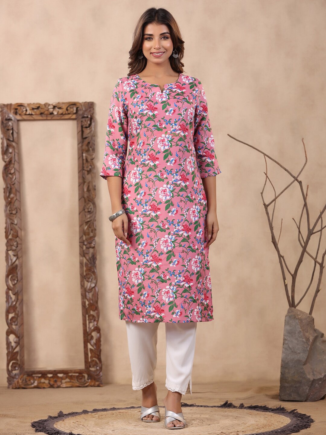 

soan Floral Printed Notched Neck Knee Length Straight Kurta, Peach