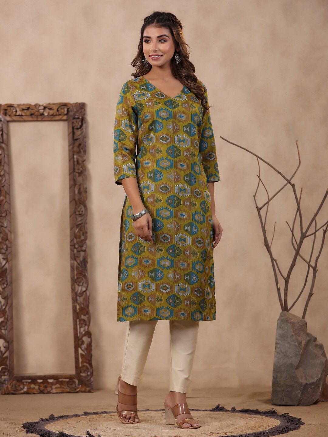

soan Ethnic Motifs Printed V Neck Knee Length Straight Kurta, Green