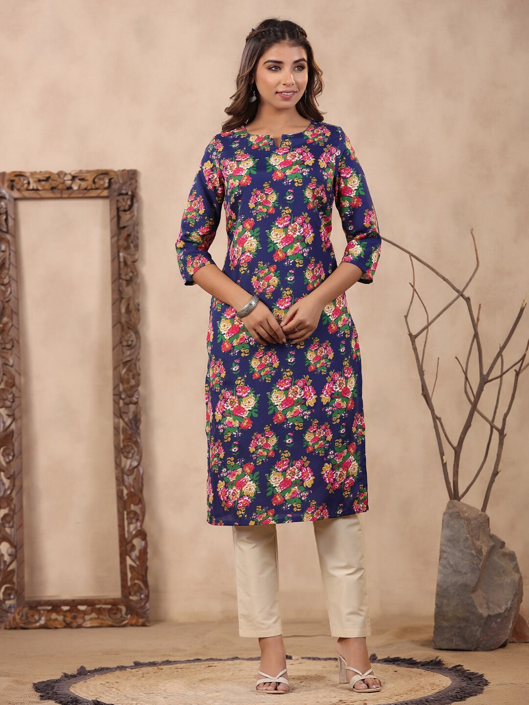 

soan Floral Printed Notched Neck Knee Length Straight Kurta, Blue