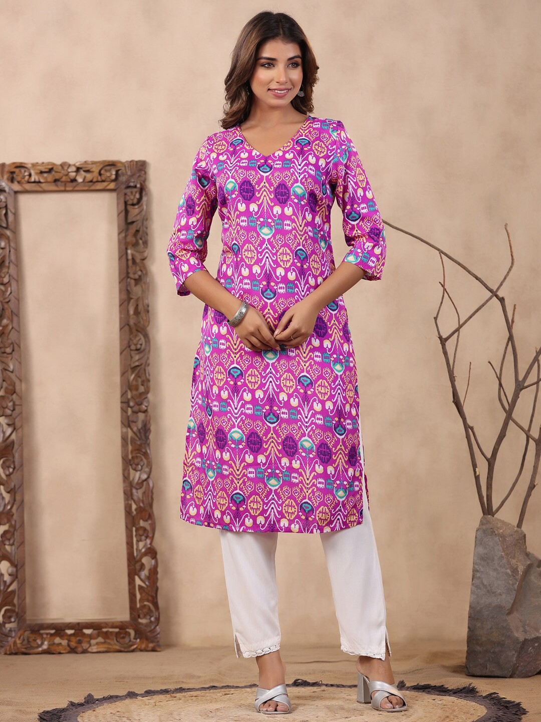 

soan Ethnic Motifs Printed V Neck Knee Length Straight Kurta, Pink