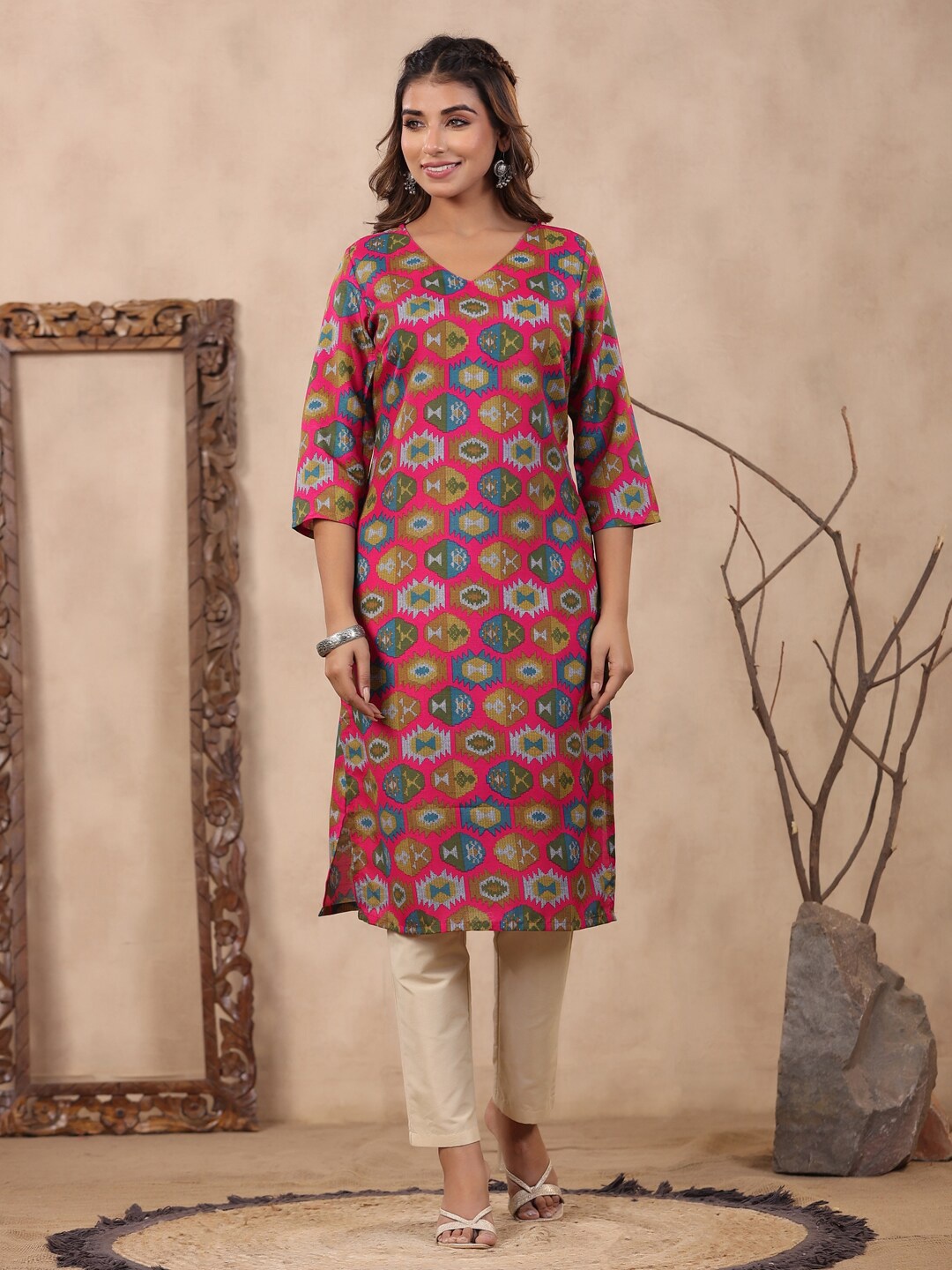 

soan Ethnic Motifs Printed V Neck Knee Length Straight Kurta, Pink