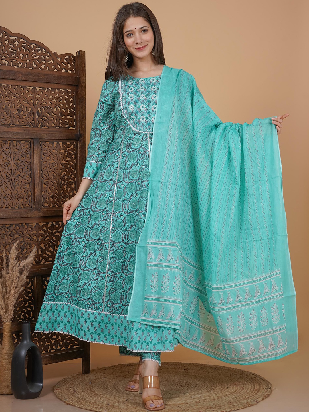 

MEERA FAB Floral Printed Embroidered Gotta Patti Pure Cotton Kurta & Palazzos With Dupatta, Green