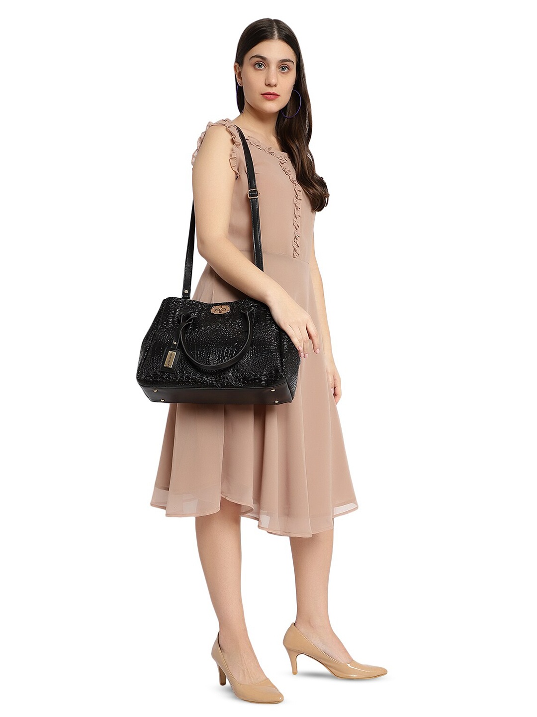 

Pez dorado Textured Handheld Bag, Black