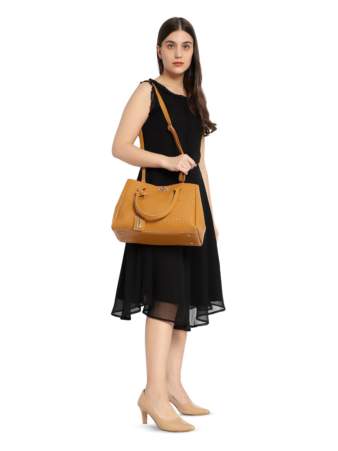 

Pez dorado Textured Handheld Bag, Mustard