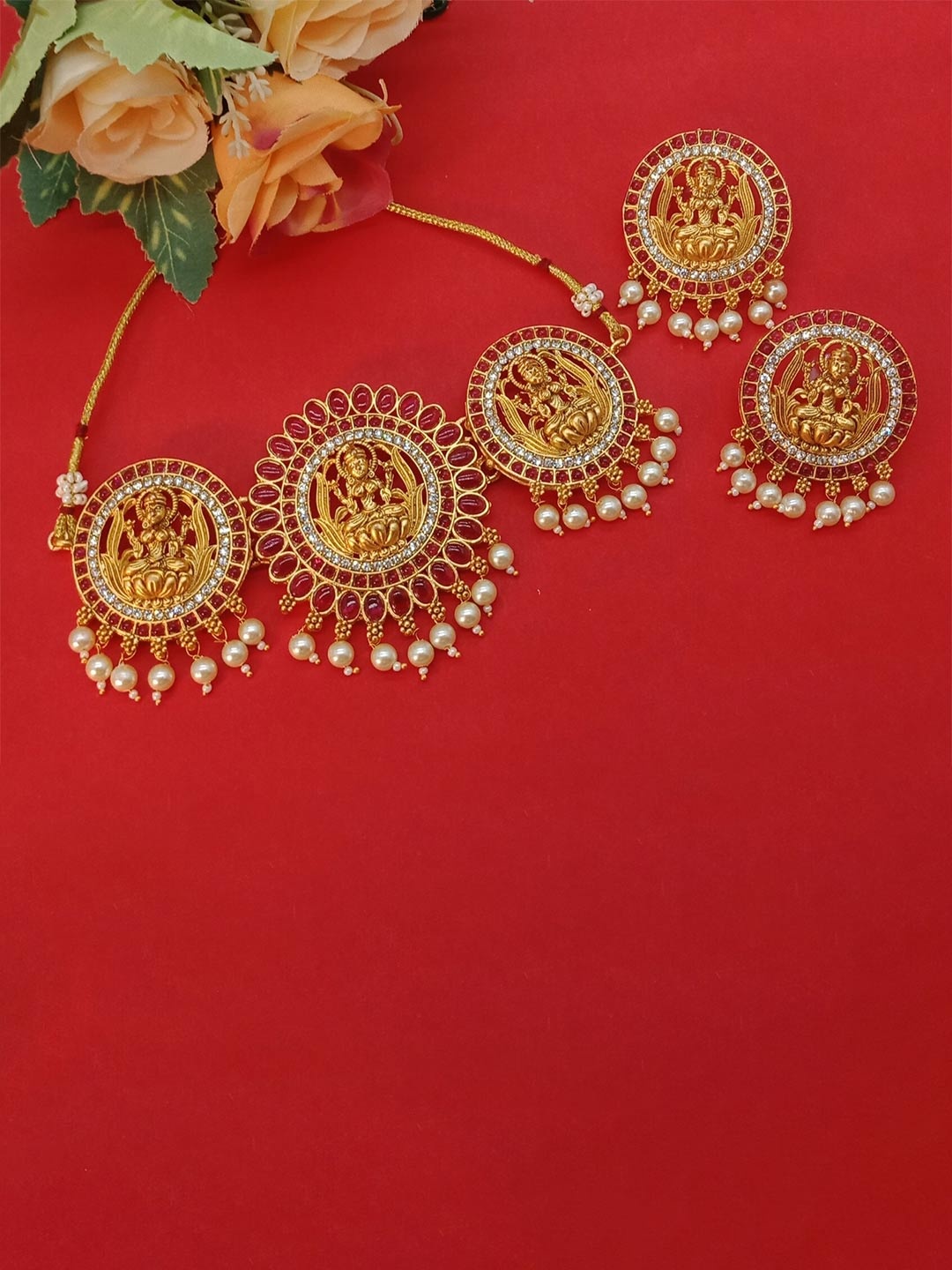 

AASHISH IMITATION Gold-Plated Goddess Lakshmi Kundan Stone-Studded & Beaded Jewellery Set