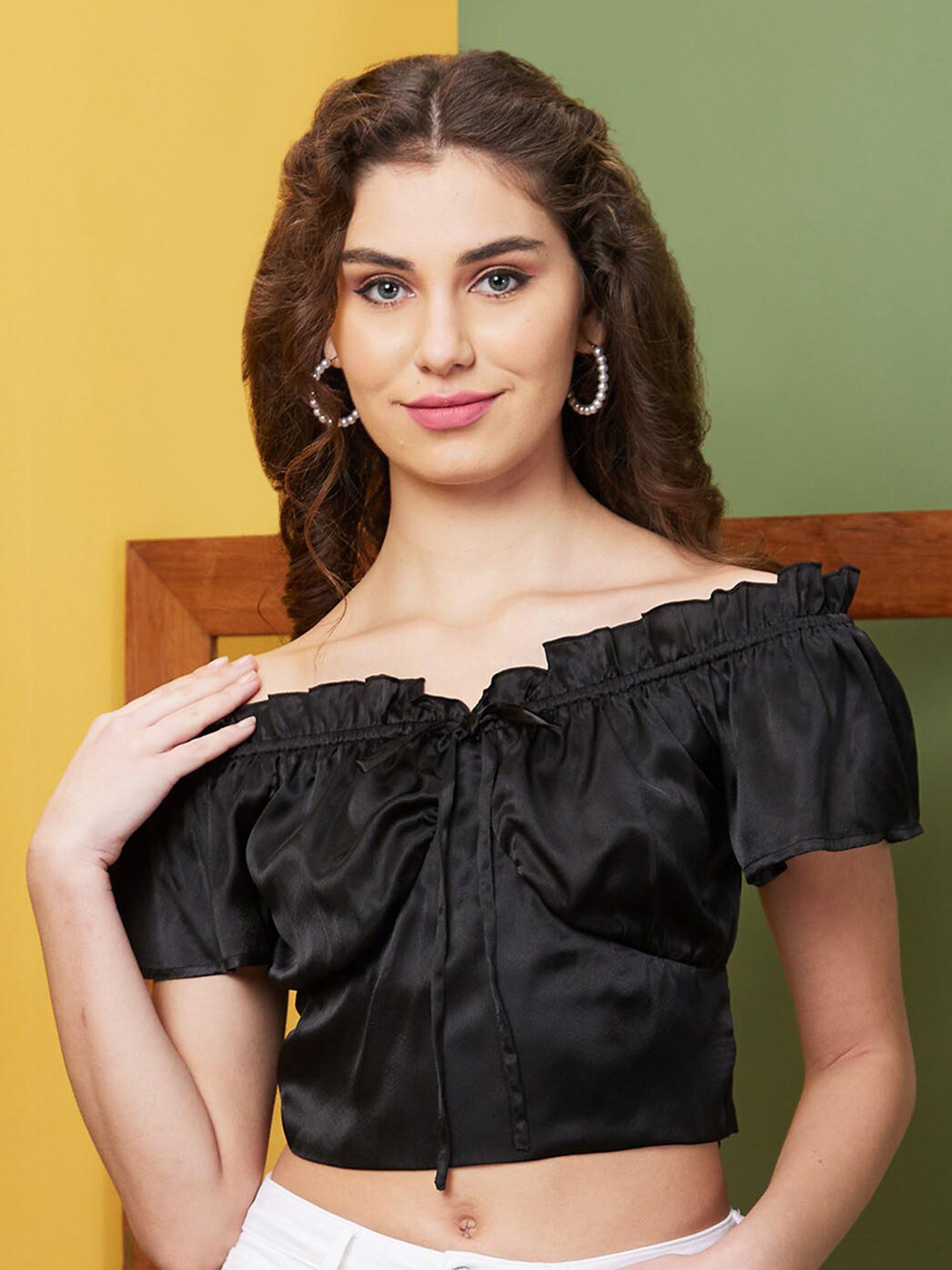 

Globus Black Off-Shoulder Waist Tie-Ups Crop Top