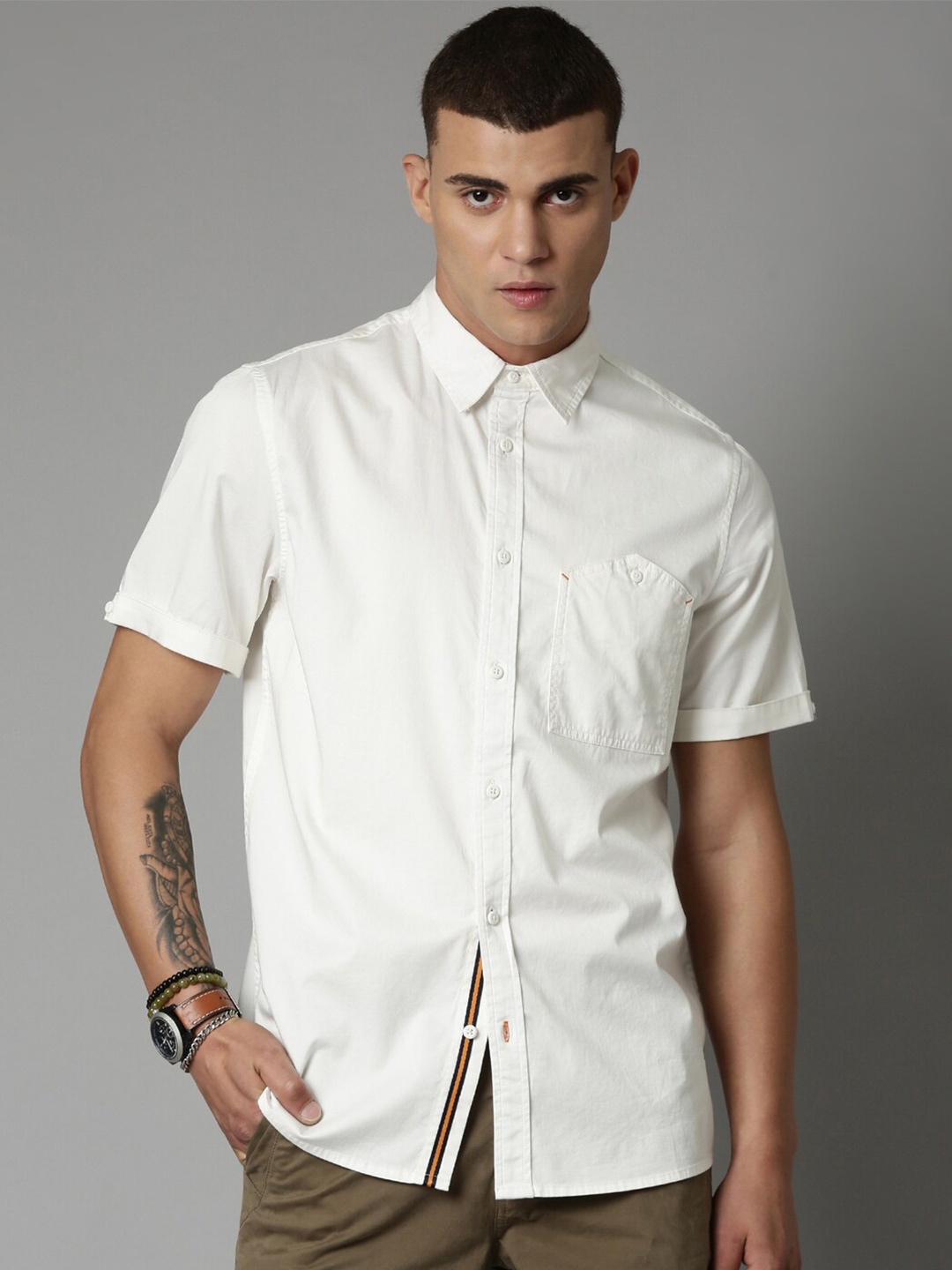 

Breakbounce Men Off White Comfort Casual Shirt