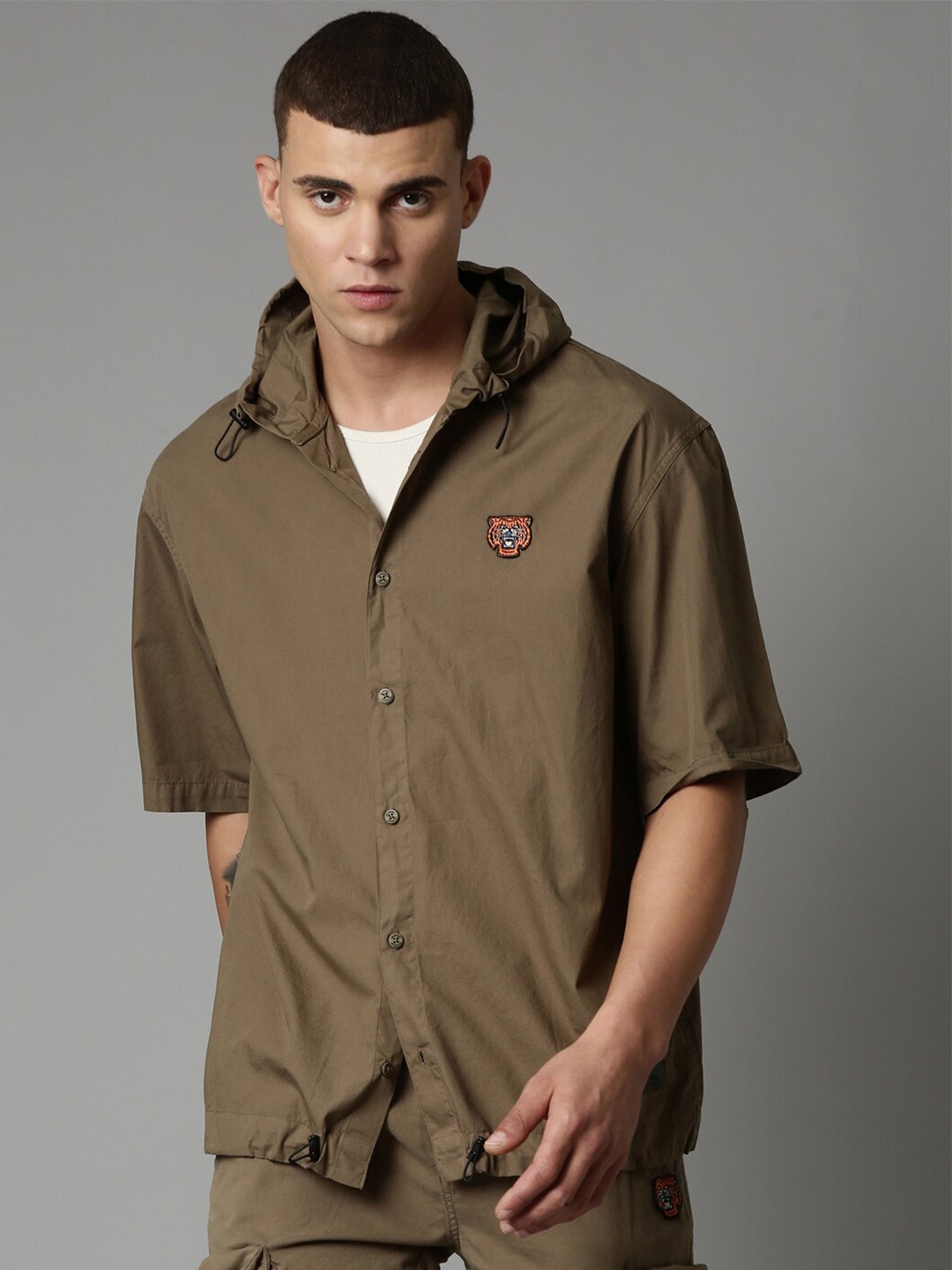 

Breakbounce Men Olive Green Relaxed Casual Shirt