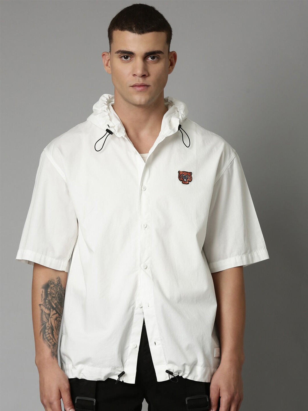 

Breakbounce Men Off White Relaxed Casual Shirt