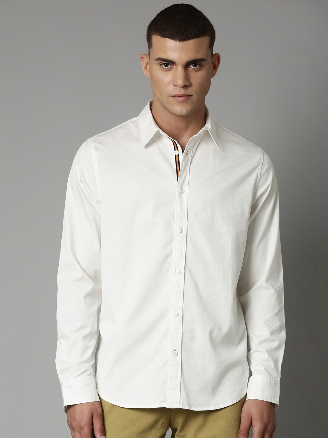 

Breakbounce Men Off White Comfort Casual Shirt