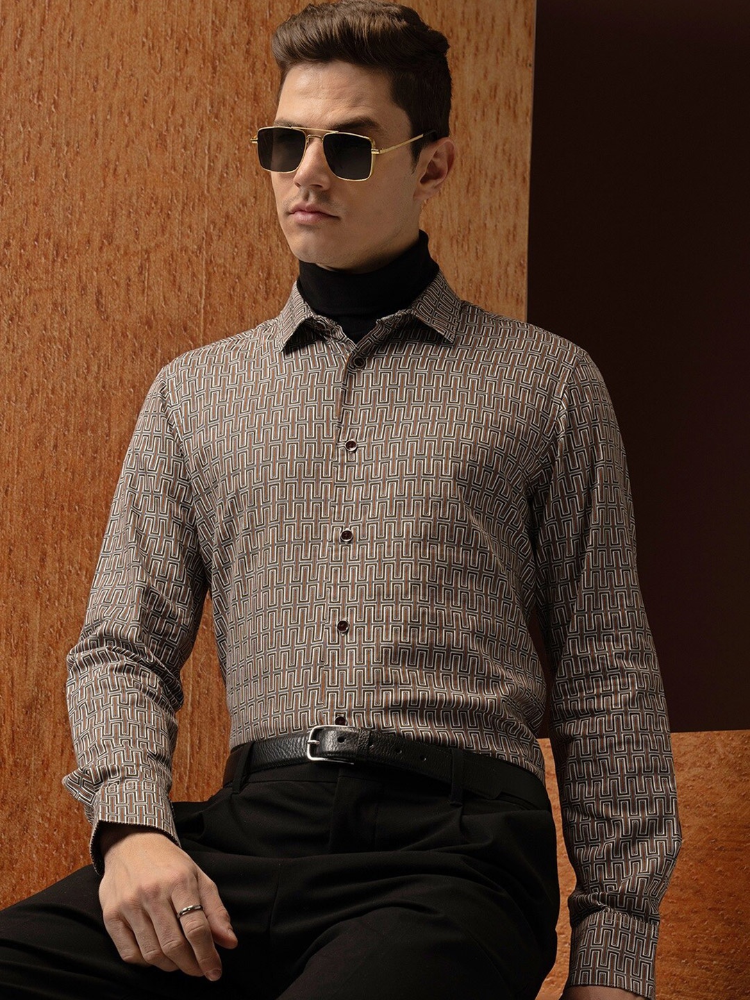 

LOCOMOTIVE Satin Abstract Printed Party Shirt, Off white