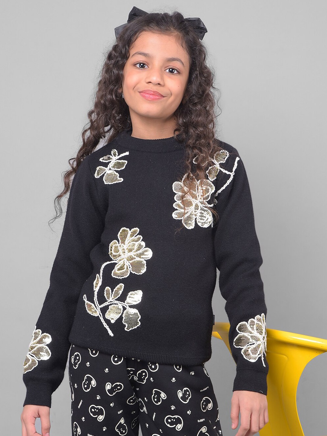 

Crimsoune Club Girls Floral Embroidered Pullover, Black