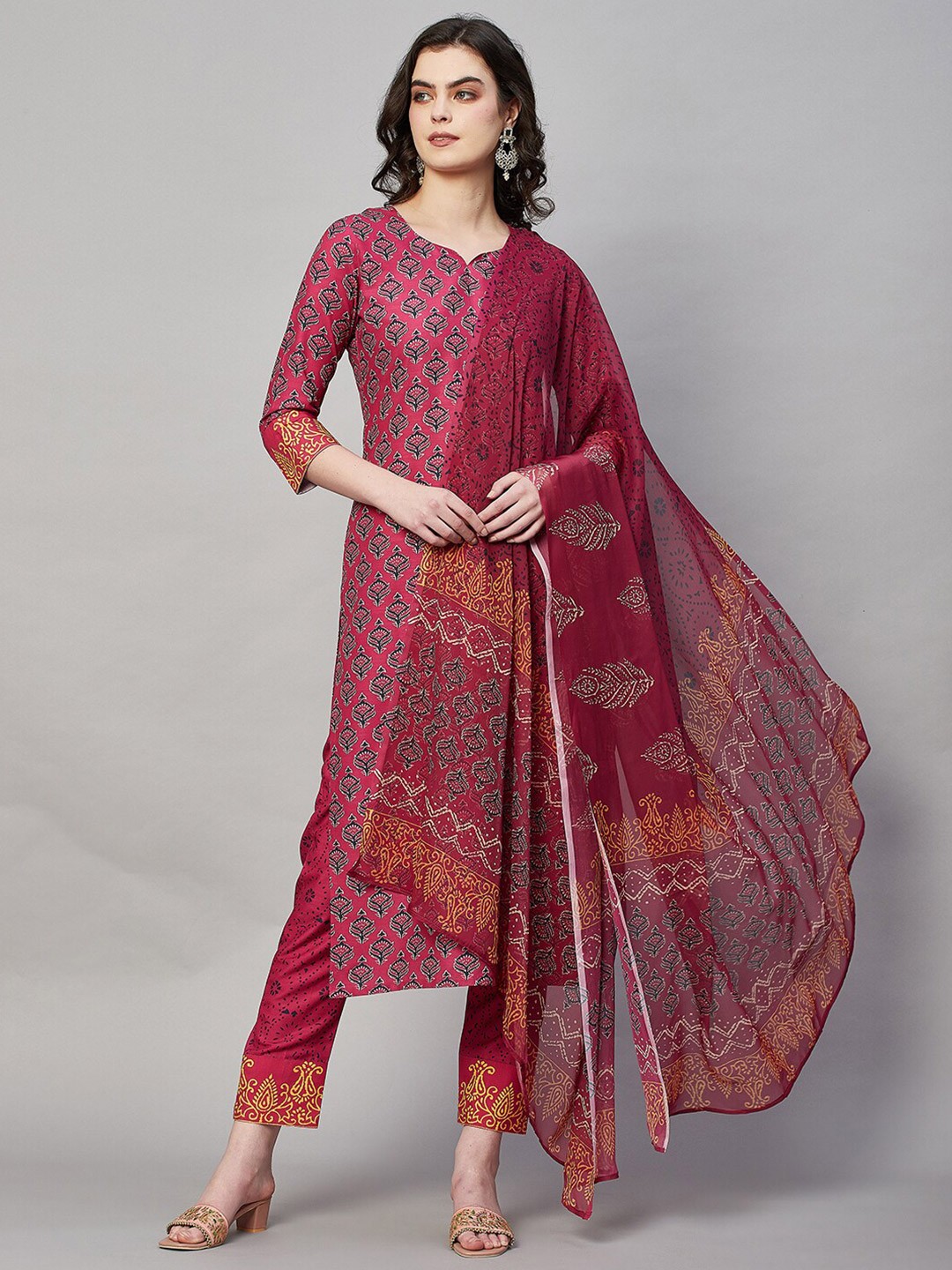 

KALINI Ethnic Motifs Embroidered V-Neck kurta With Pant & Dupatta, Pink