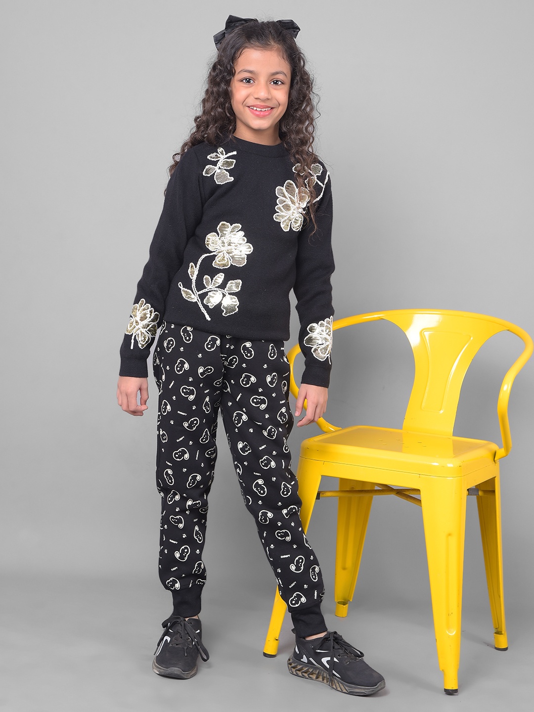 

Crimsoune Club Girls Snoopy Printed Slim Fit Joggers, Black