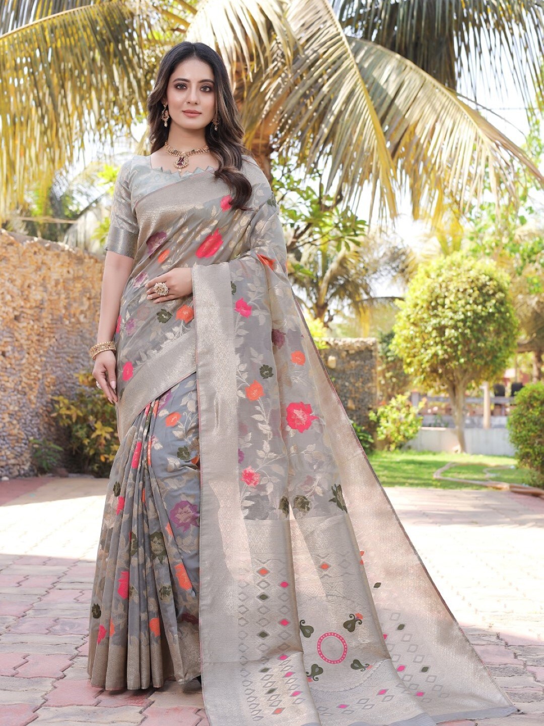 

Amoha Silk Woven Design Floral Zari Pure Silk Tussar Saree, Grey