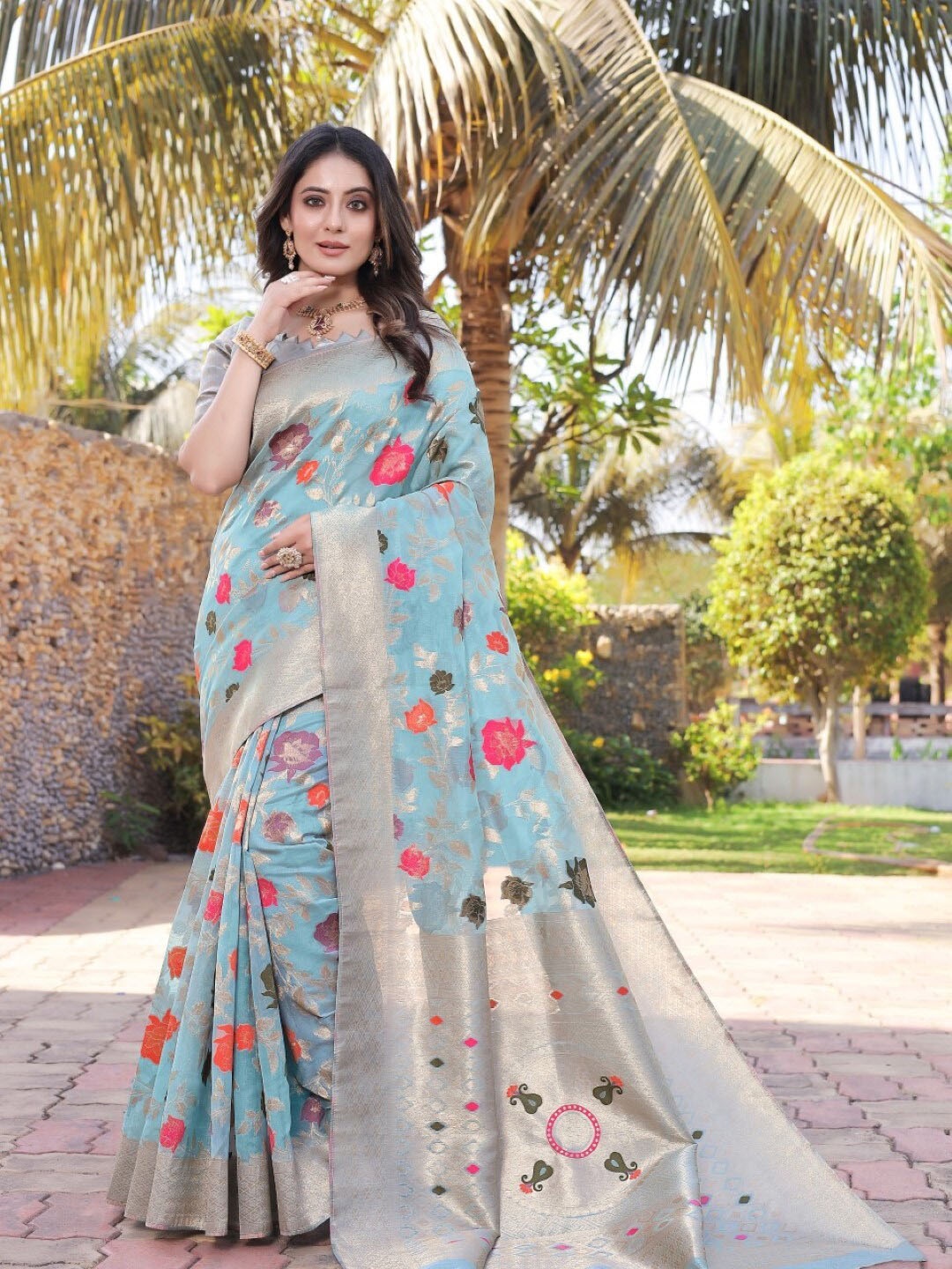 

Amoha Silk Woven Design Floral Zari Pure Silk Tussar Saree, Red