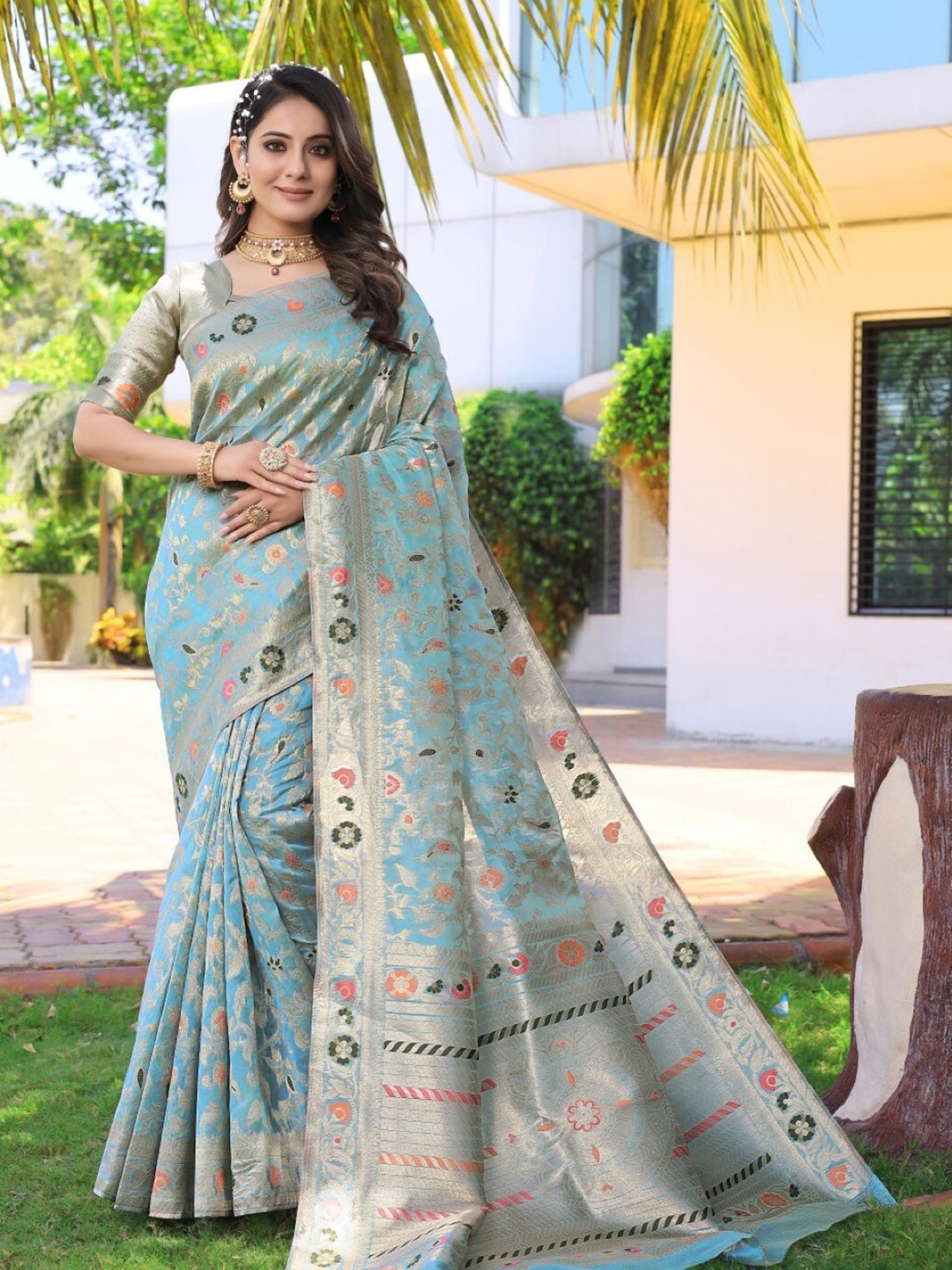 

Amoha Silk Woven Design Floral Zari Pure Silk Tussar Saree, Grey