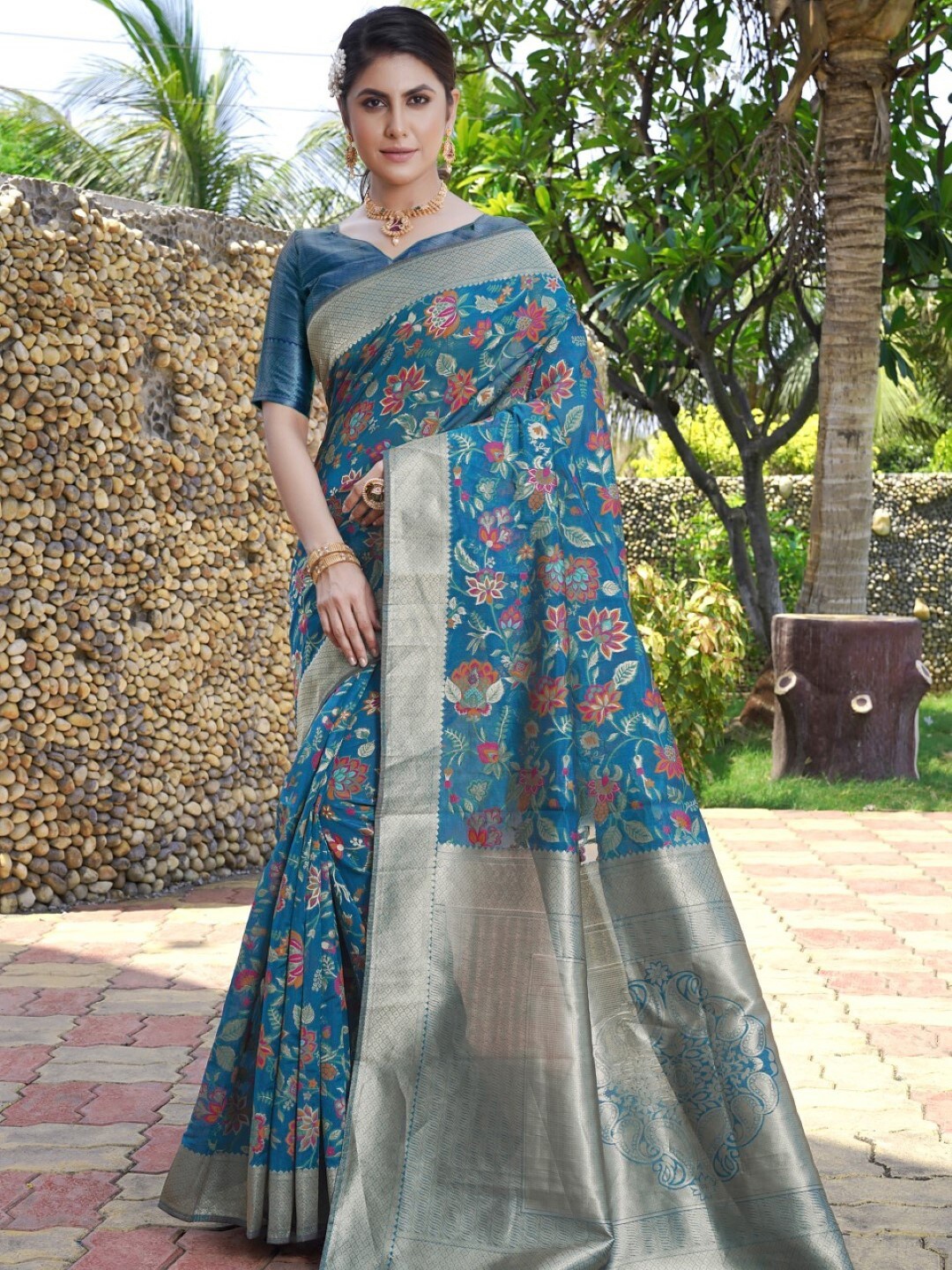 

Amoha Silk Woven Design Floral Zari Pure Silk Tussar Saree, Blue