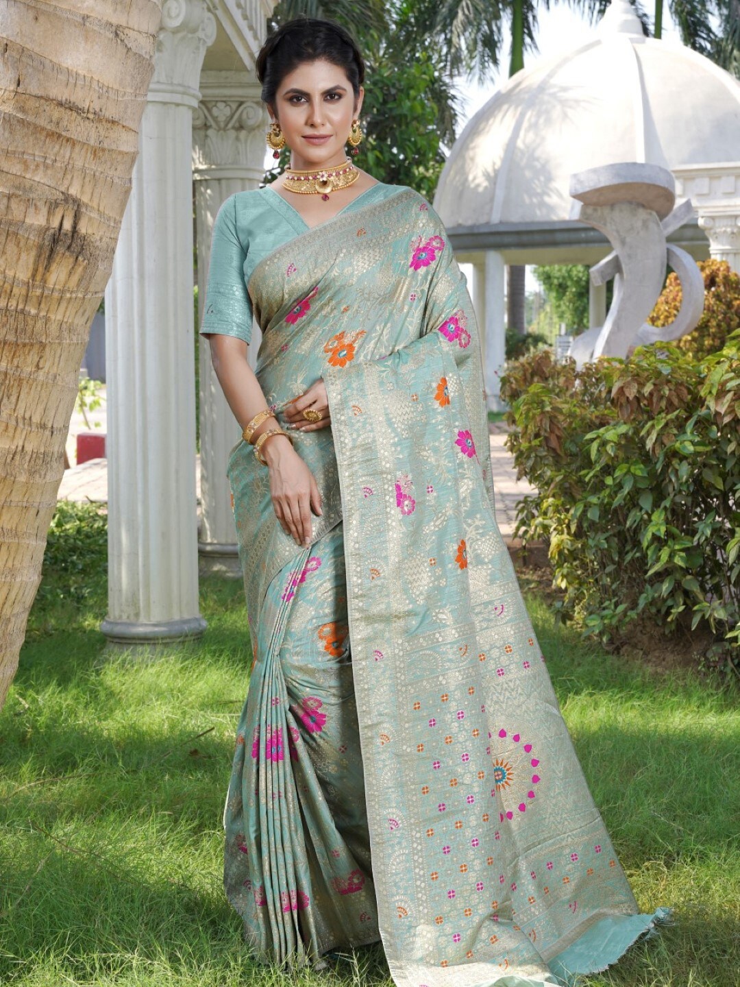 

Amoha Silk Woven Design Floral Zari Pure Silk Tussar Saree, Blue