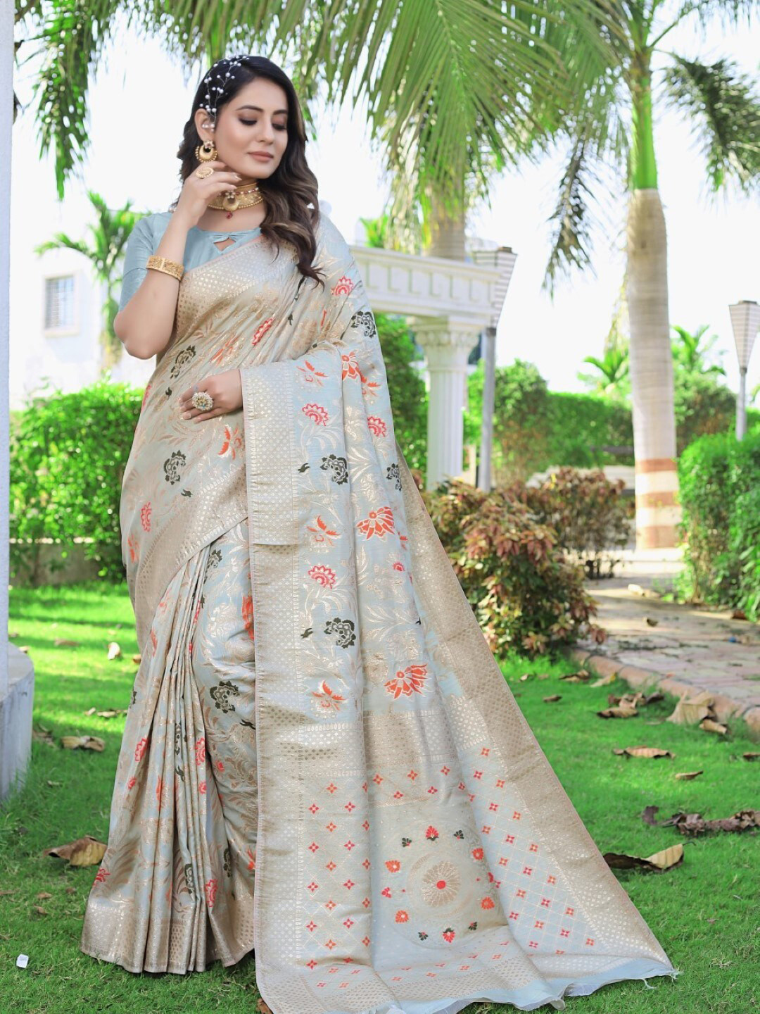 

Amoha Silk Woven Design Floral Zari Pure Silk Tussar Saree, Green