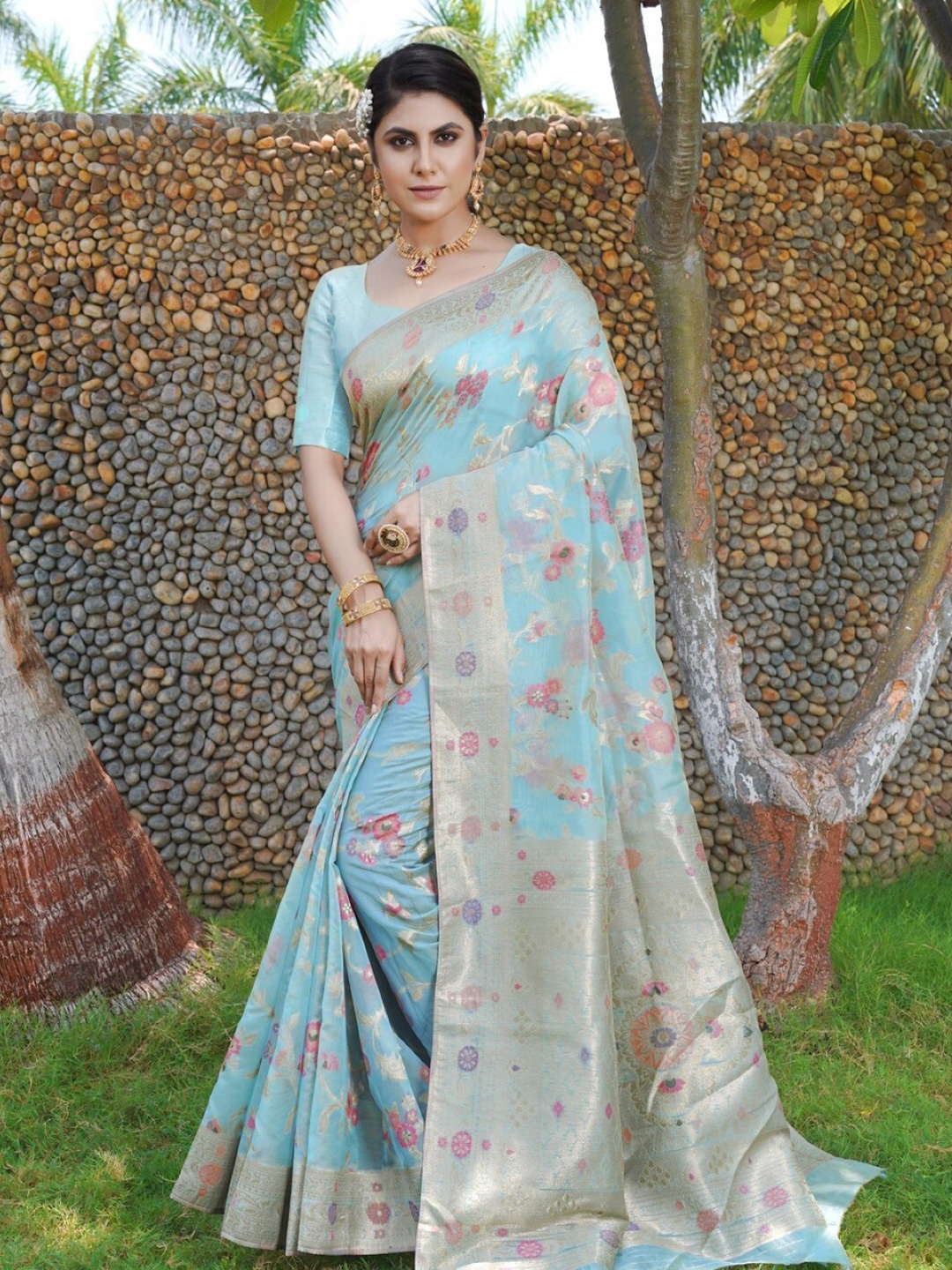 

Amoha Silk Woven Design Floral Zari Pure Silk Tussar Saree, Blue