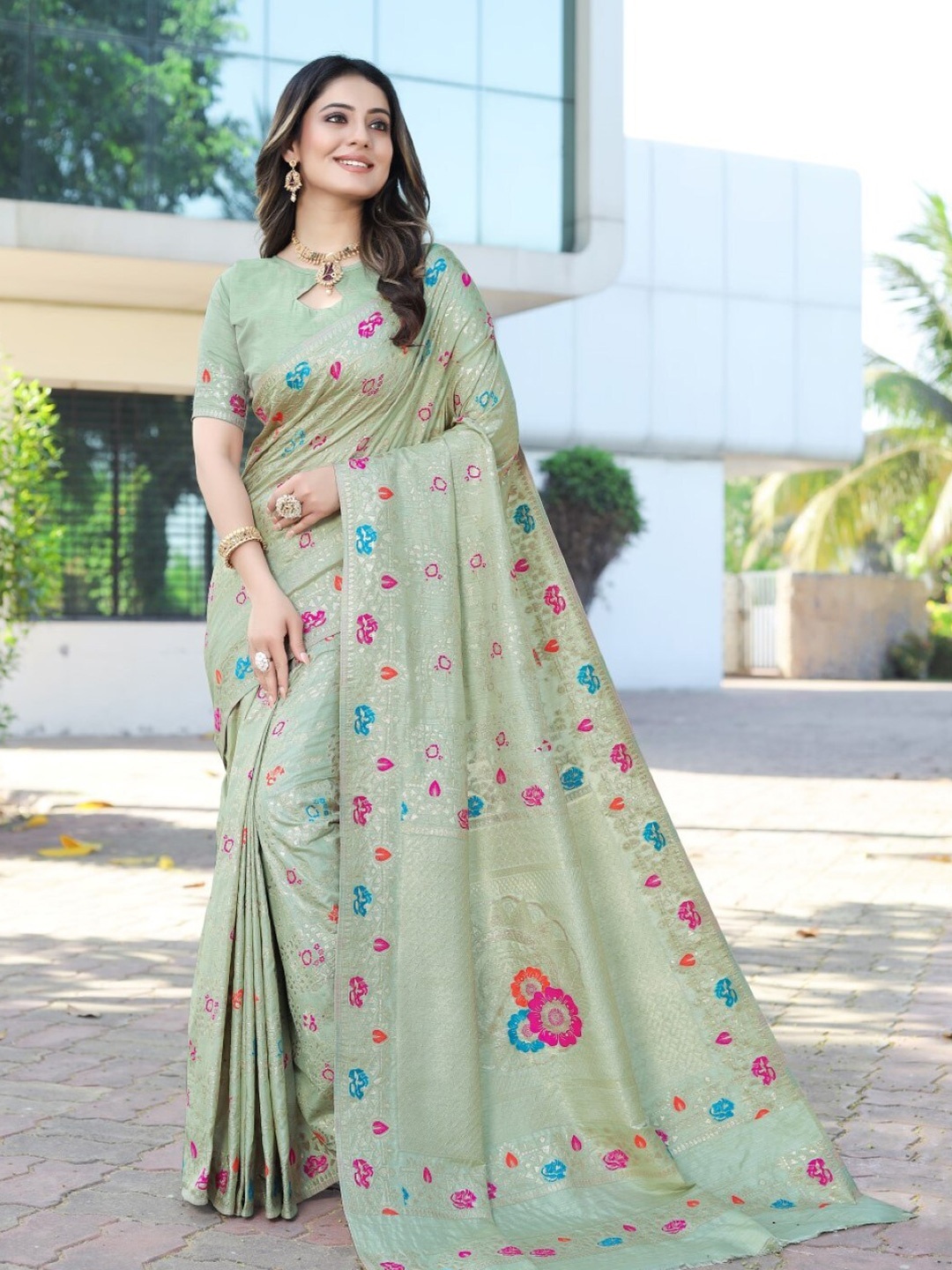 

Amoha Silk Woven Design Floral Zari Pure Silk Tussar Saree, Green