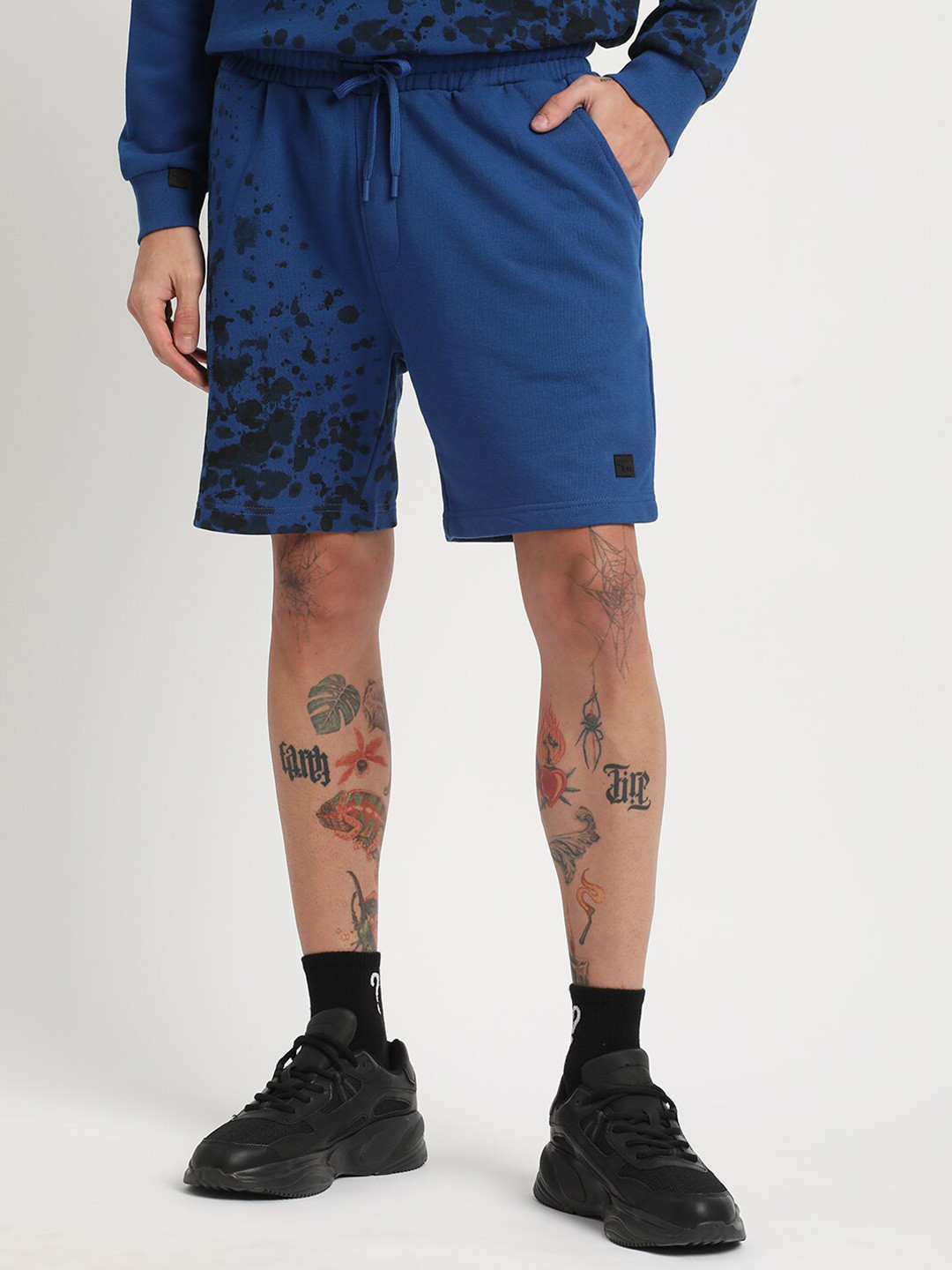 

THE BEAR HOUSE Men Abstract Printed Pure Cotton Shorts, Blue