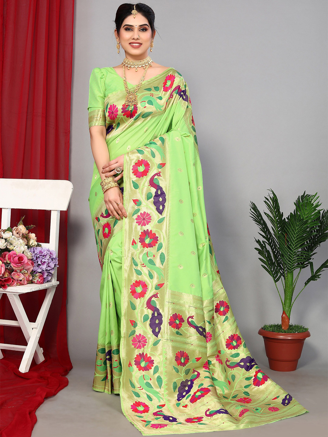 

DRESSTIVE Floral Woven Design Zari Saree, Lime green