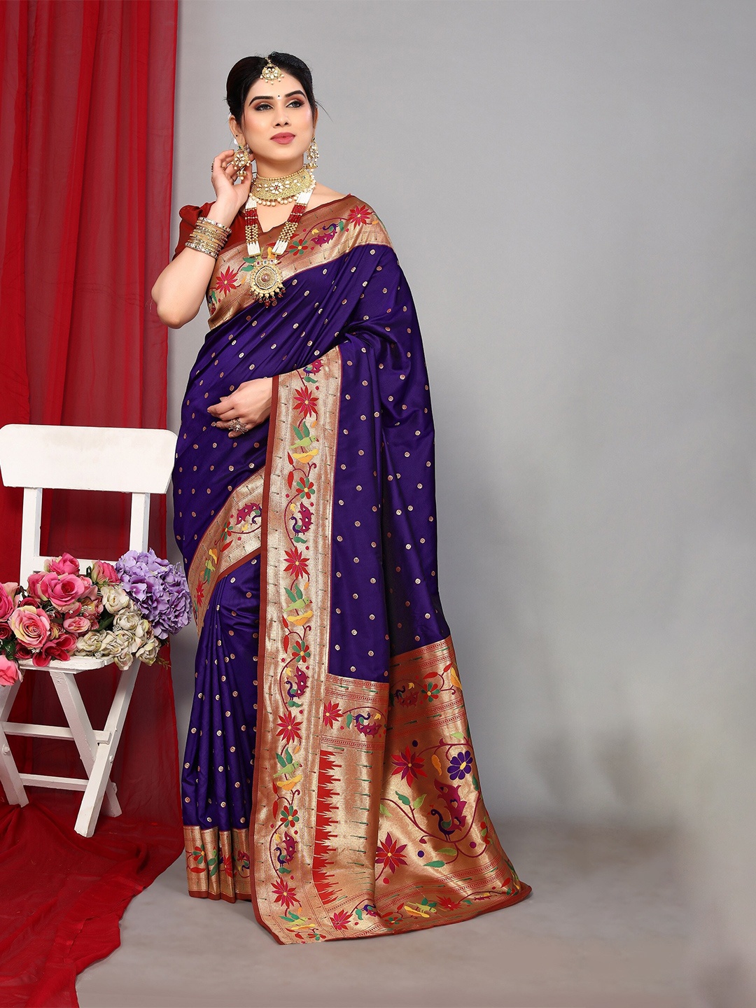 

DRESSTIVE Floral Woven Design Zari Saree, Violet