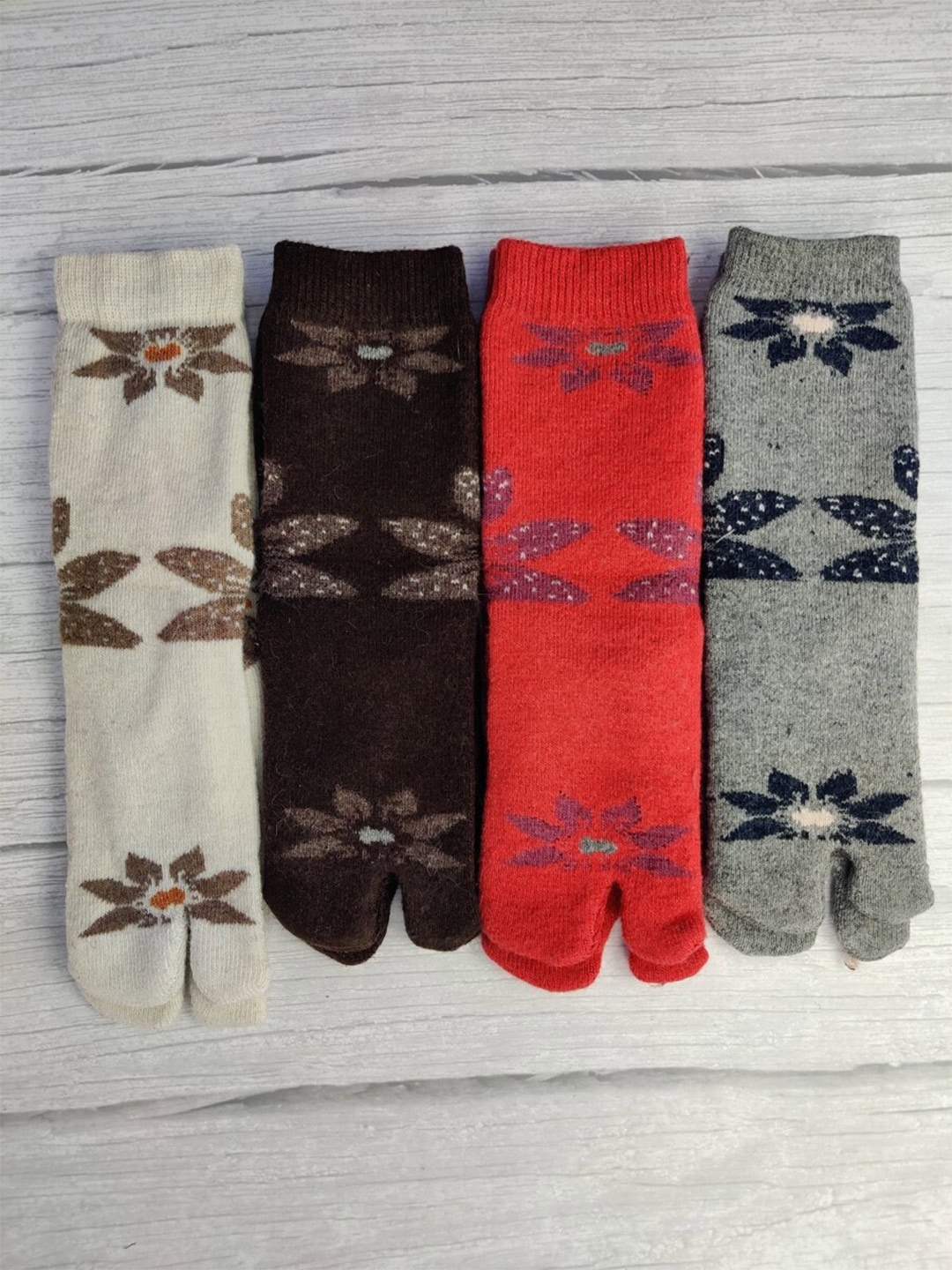 

EL REGALO Girls Pack of 4 Patterned Calf-Length Toe Socks, Brown