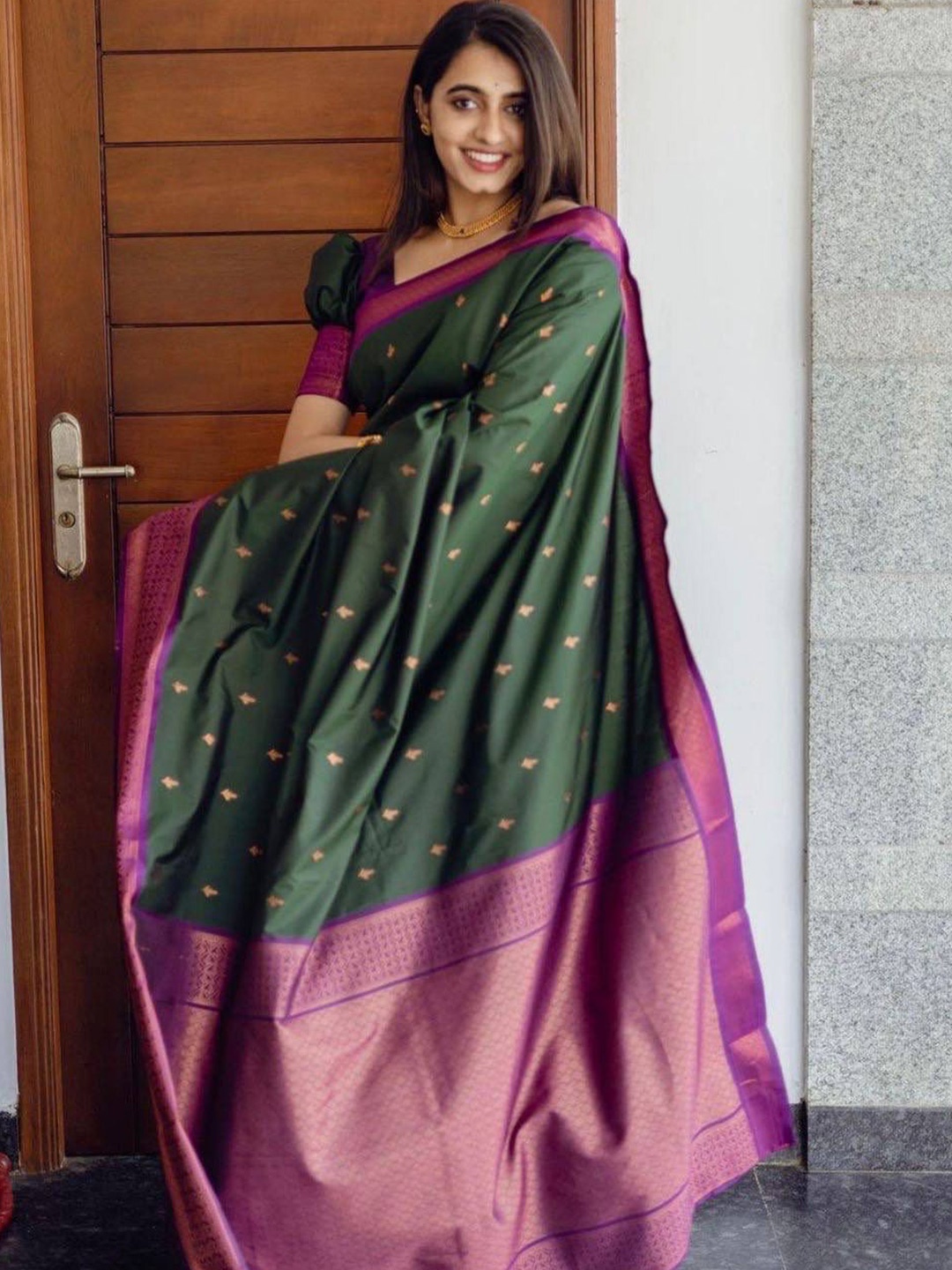 

Marziyaa Woven Design Zari Silk Cotton Banarasi Saree, Green