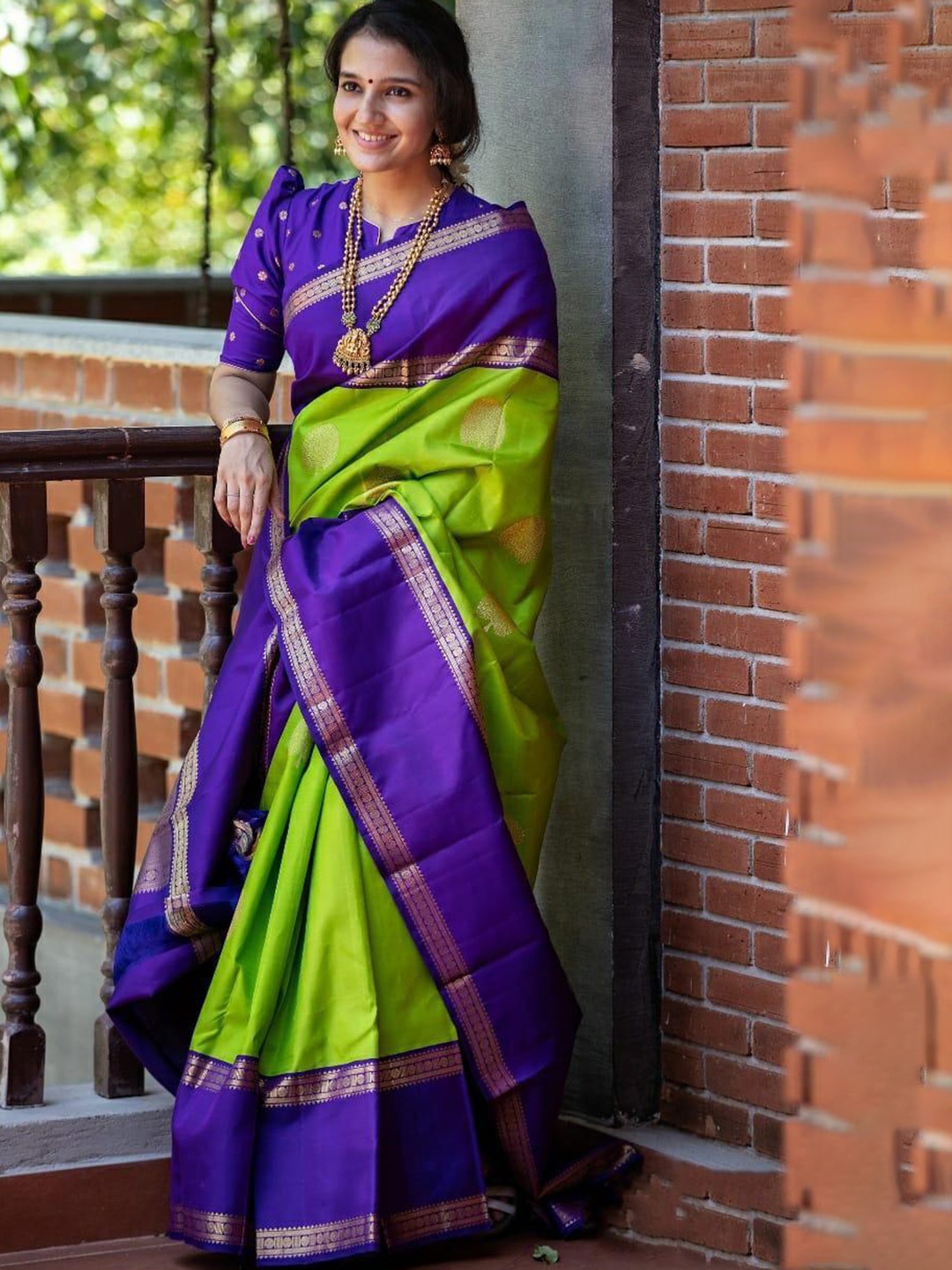 

Marziyaa Woven Design Zari Banarasi Saree, Green