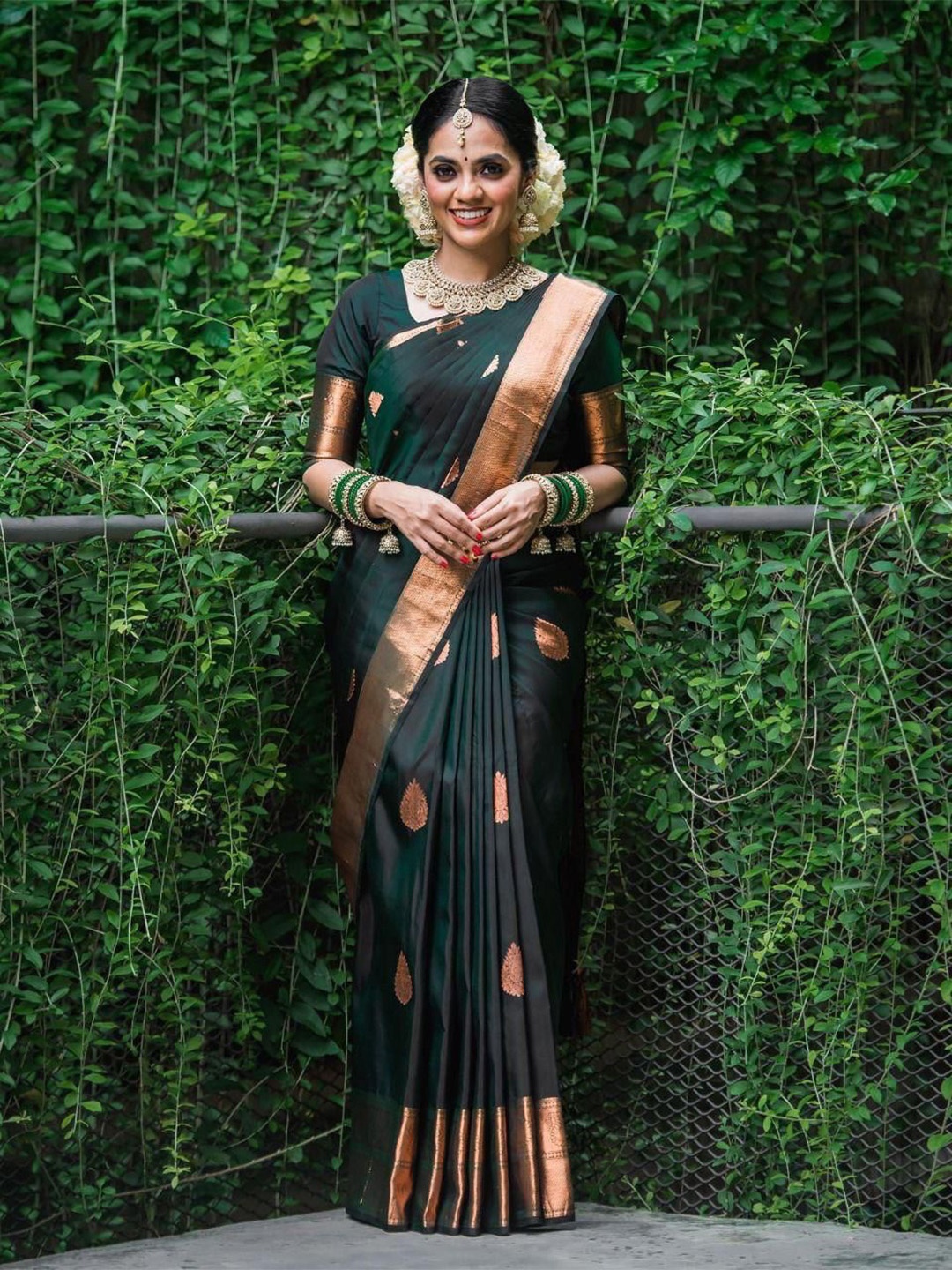 

Marziyaa Woven Design Zari Banarasi Saree, Green