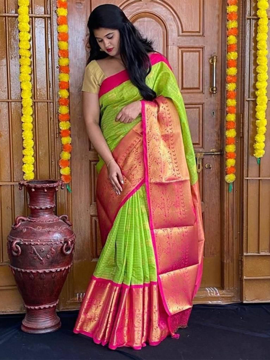 

Marziyaa Woven Design Zari Banarasi Saree, Green