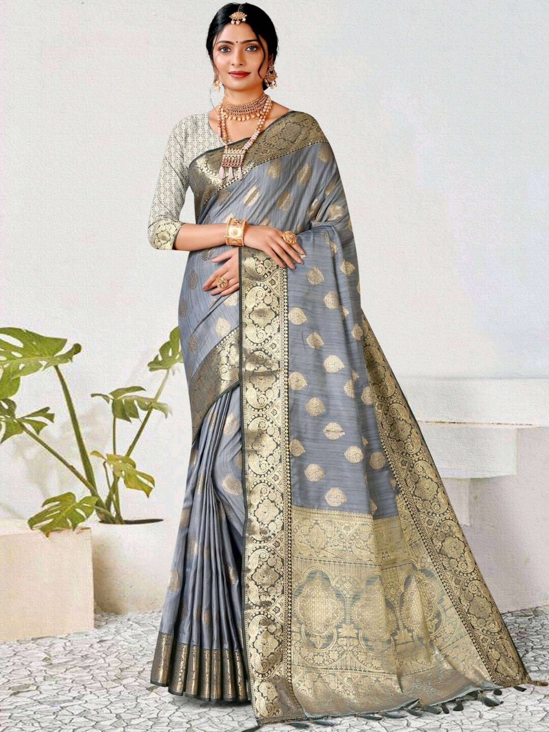 

MAGMINA Peach-Coloured & Grey Embellished Zari Silk Blend Banarasi Saree