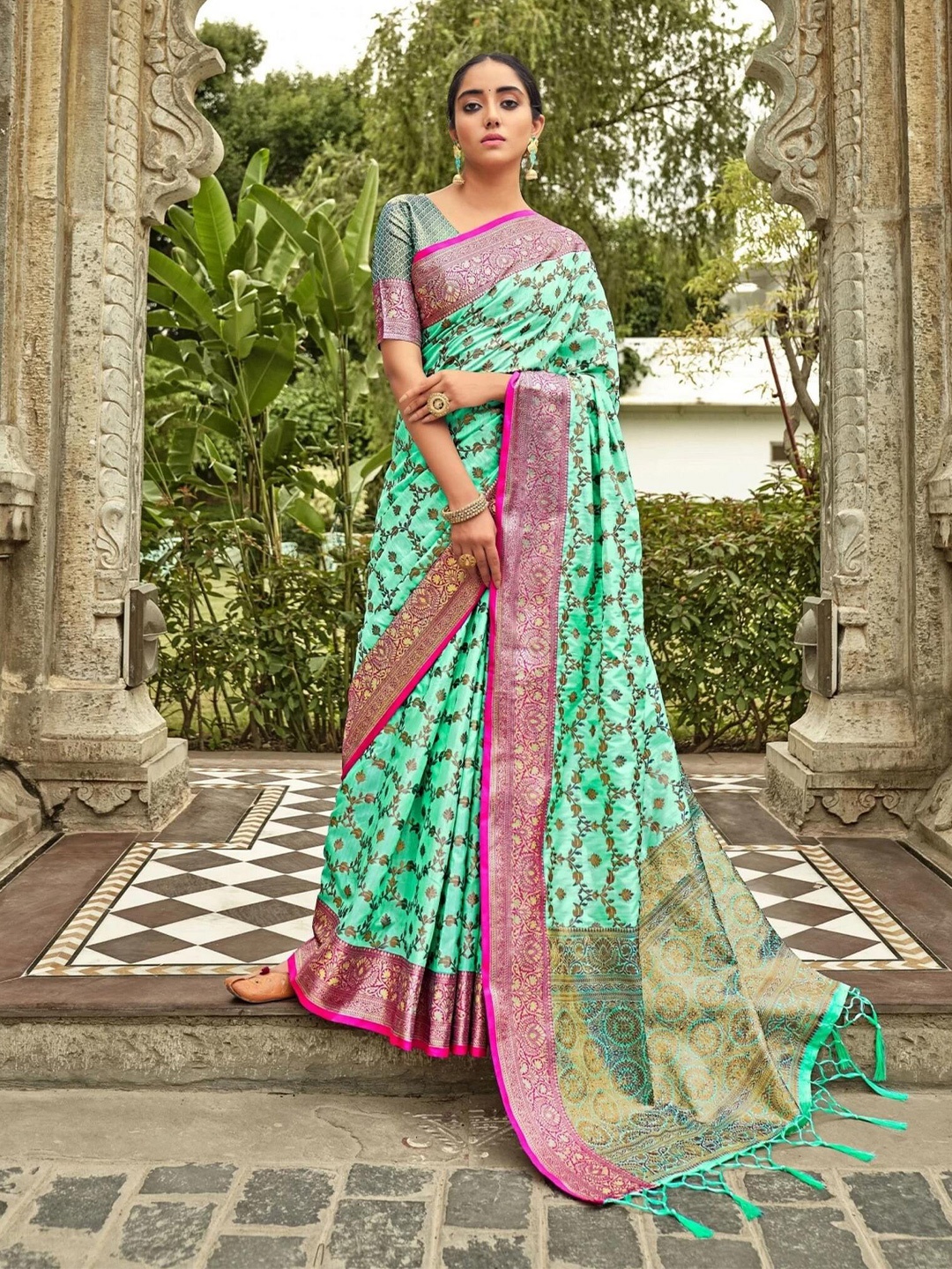 

MAGMINA Turquoise Blue & Multicoloured Floral Zari Silk Blend Banarasi Saree