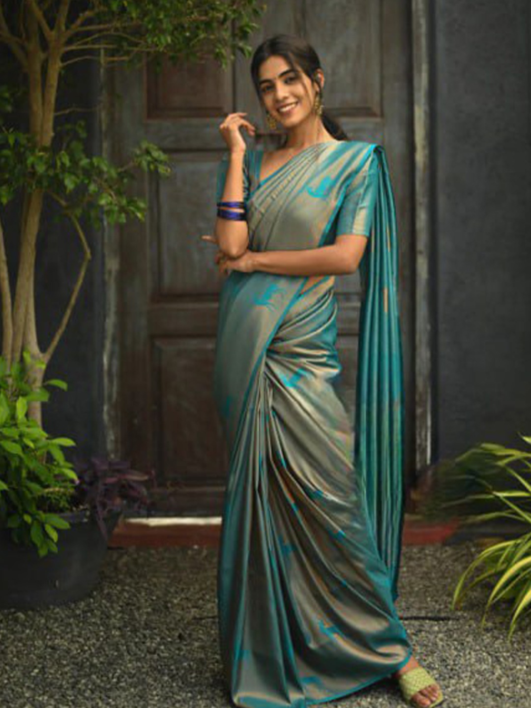 

Visit Wear Ethnic Motifs Woven Design Zari Banarasi Saree, Teal