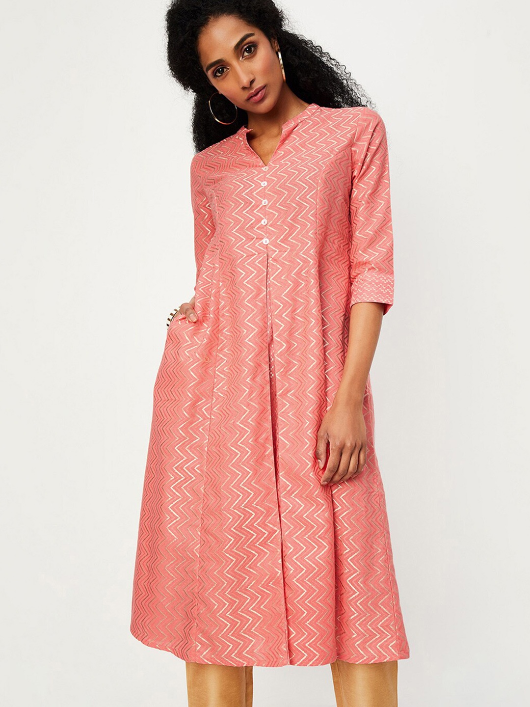 

max Geometric Thread Work V Neck A Line Kurta, Red